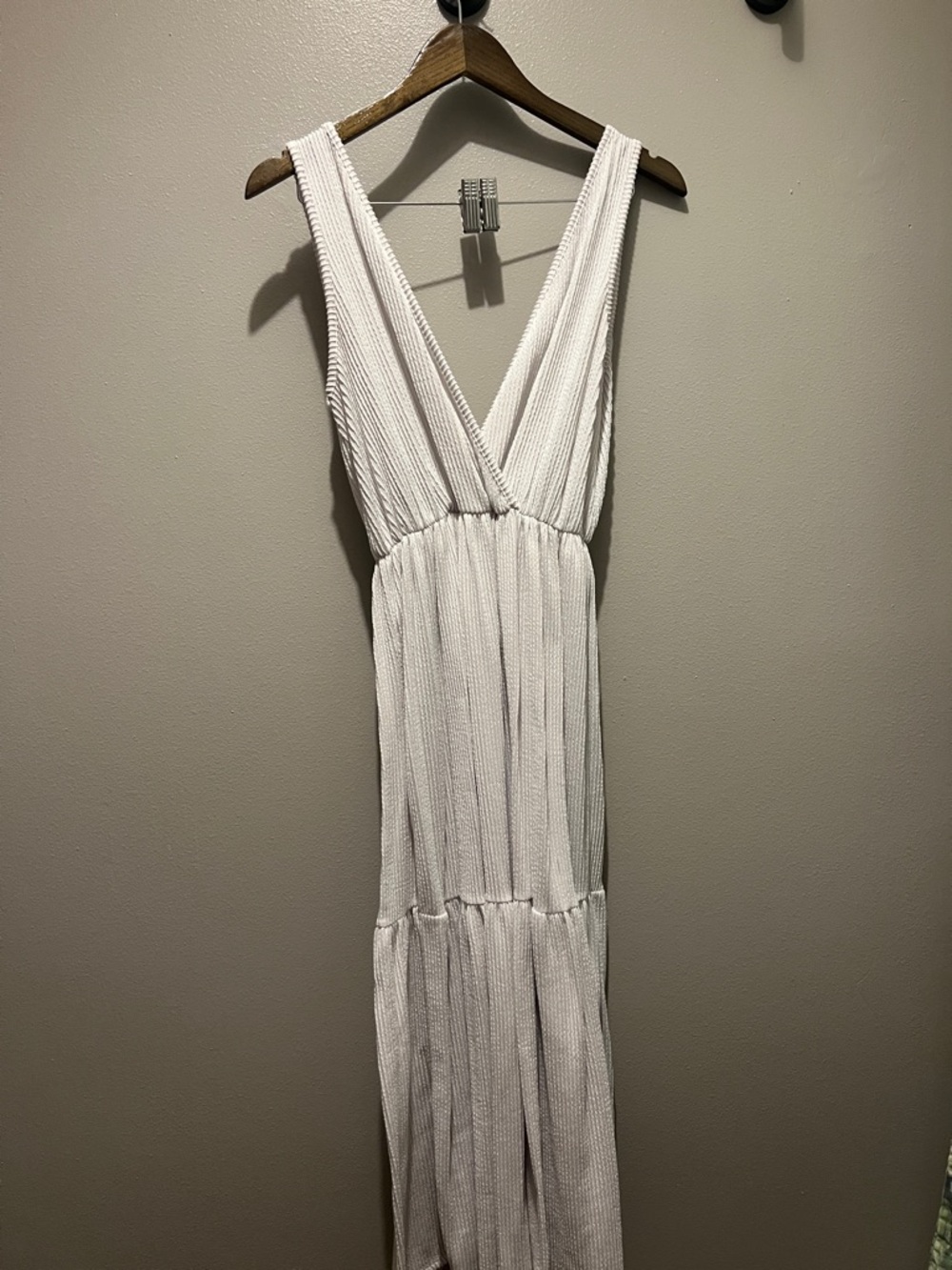 White Flowy V Neck / Back Midi Beach Dress Textured Casual Resort Vacation